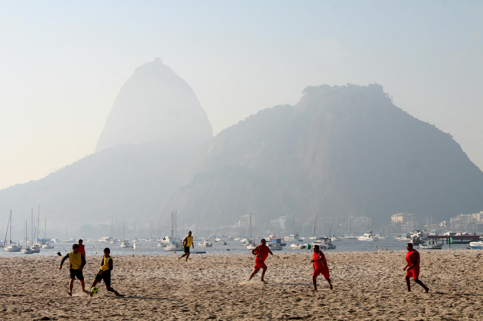 Clubes que quase quebraram e hoje são referência: o que mudou na gestão do futebol brasileiro